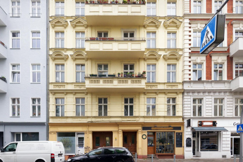 Large 1-bedroom apartment in Schöneberg