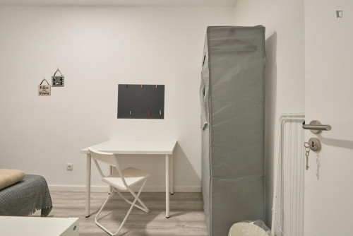 Welcoming single bedroom in a 7-bedroom flat, in Arroios - Gallery - 7