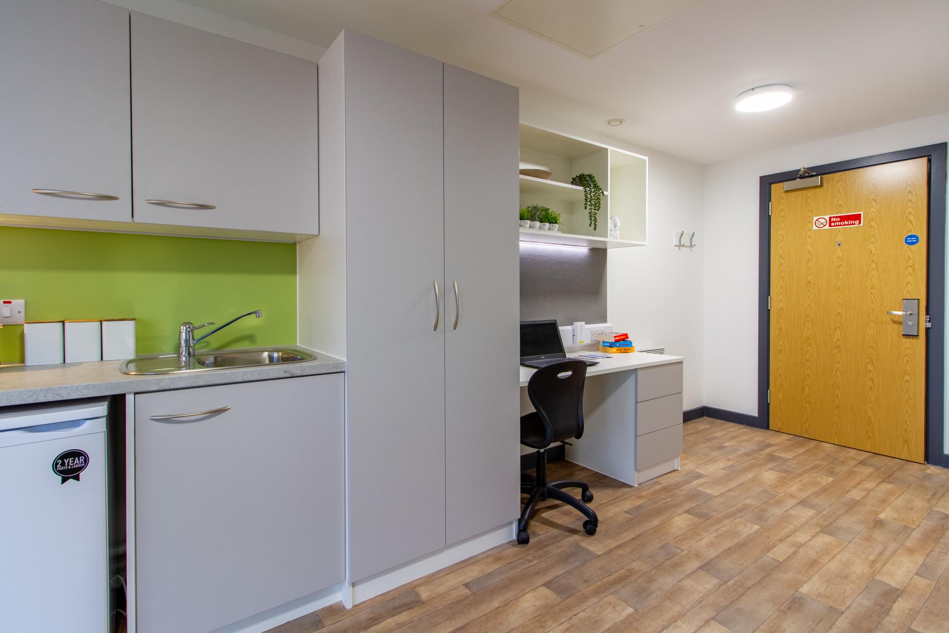 Executive Studio - Plymouth Cross House - Gallery - 32
