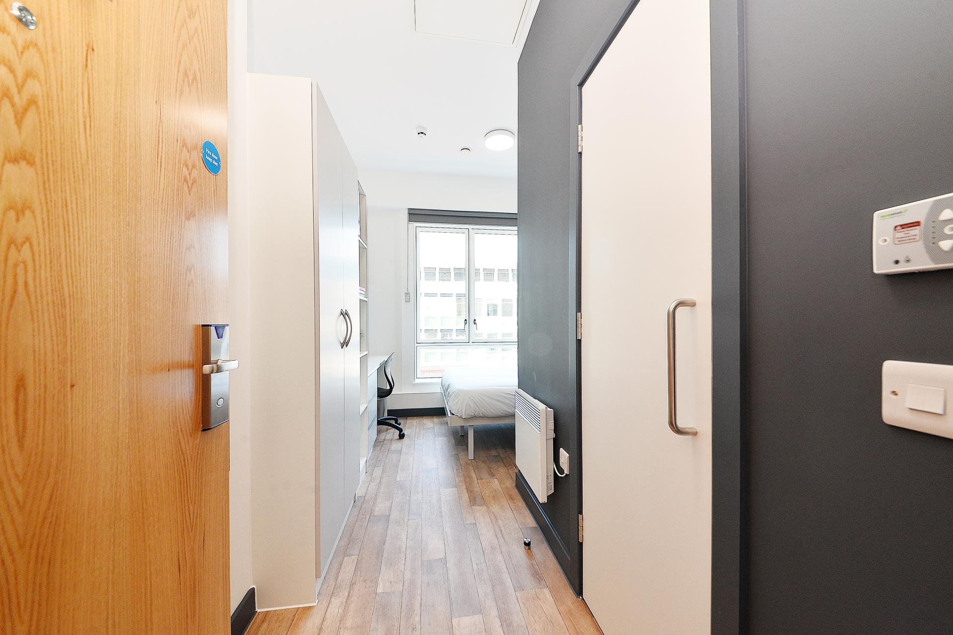  Silver En-Suite  -  Plymouth Cross House  - Gallery -  22