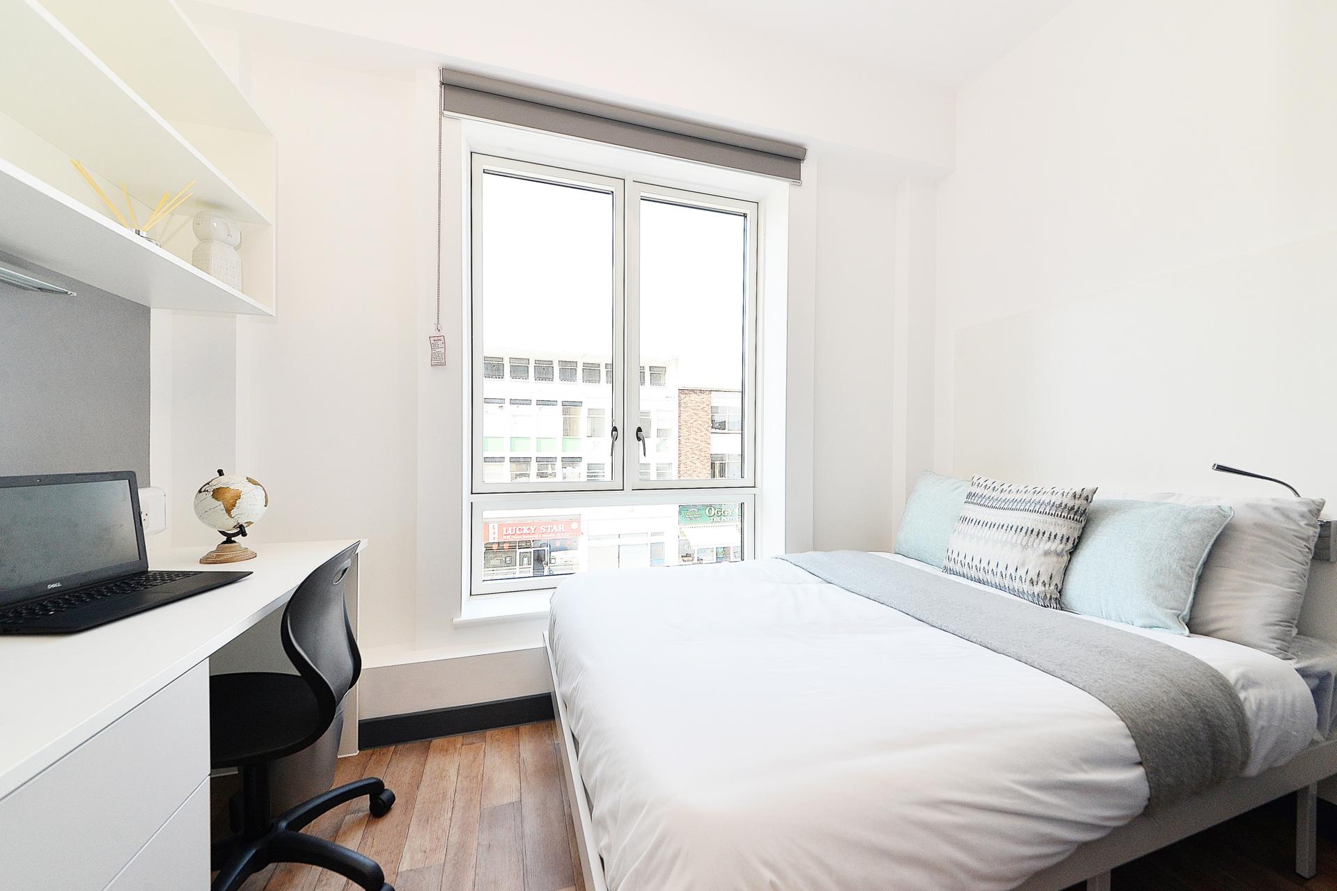  Silver En-Suite  -  Plymouth Cross House  - Gallery -  21