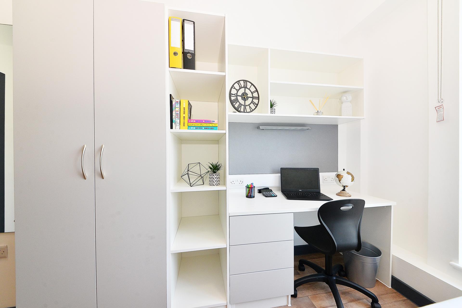  Silver En-Suite  -  Plymouth Cross House  - Gallery -  12