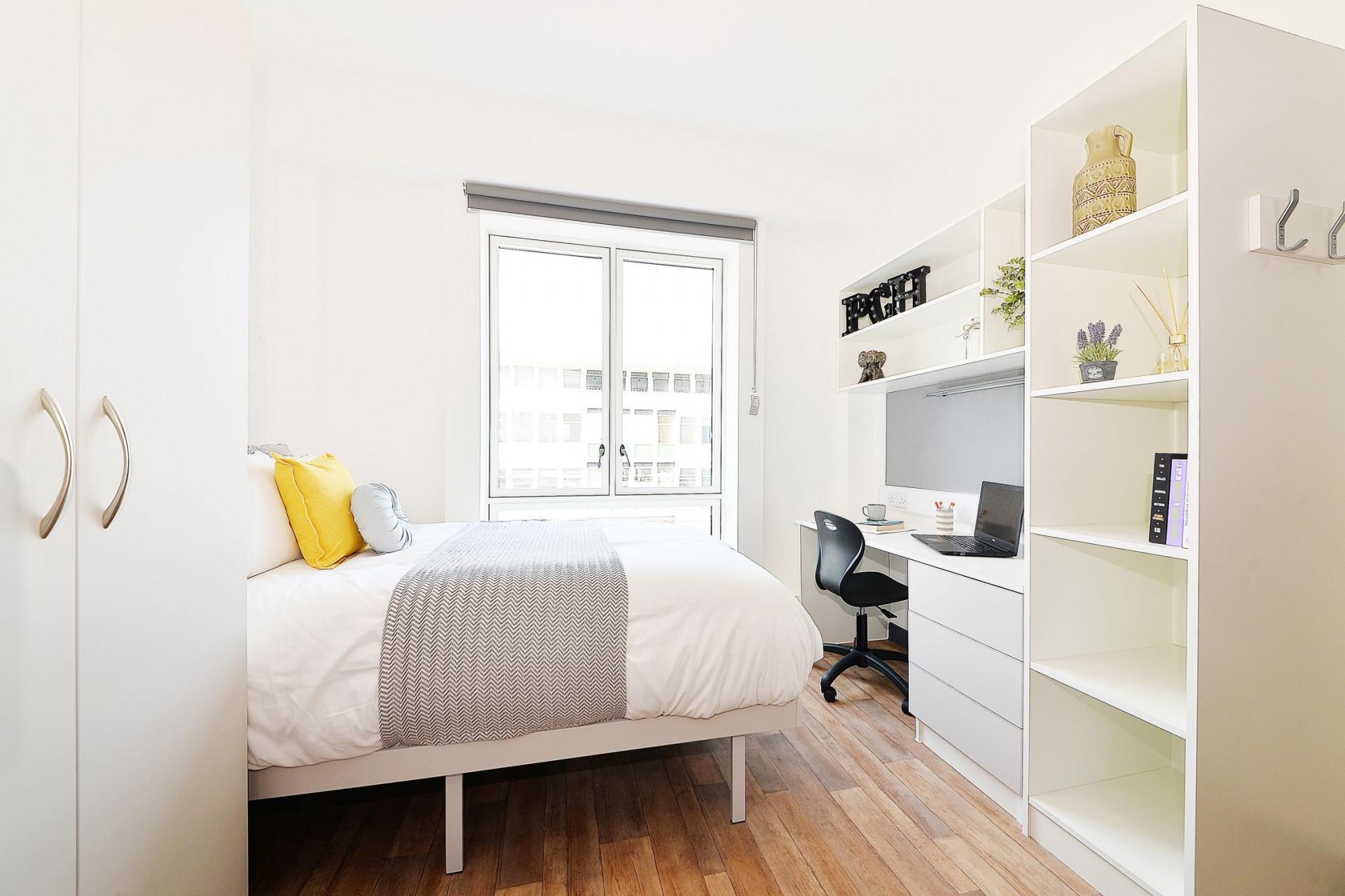  Gold En-Suite  -  Plymouth Cross House  - Gallery -  2