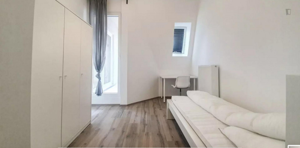 Airy single bedroom in Kreuzberg