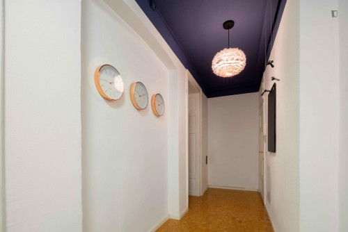 Single bedroom with TV in a 3-bedroom apartment