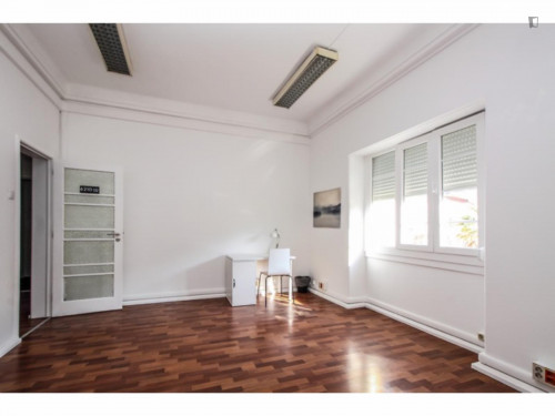 Single or Double bedroom next to IST ref 6210