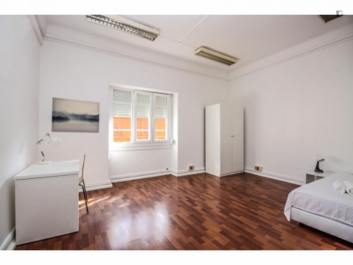 Single or Double bedroom next to IST ref 6210