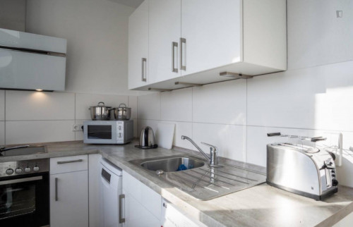 Wonderful and spacious double bedroom in 4-bedroom apartment - Gallery - 6