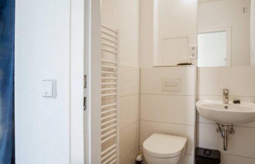 Wonderful and spacious double bedroom in 4-bedroom apartment - Gallery - 8