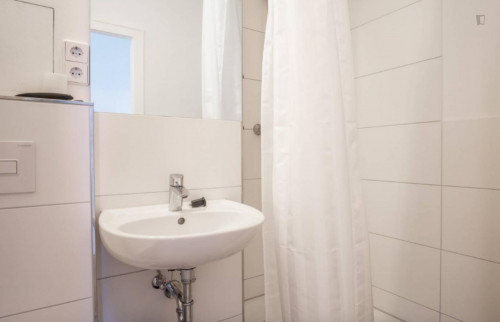 Wonderful and spacious double bedroom in 4-bedroom apartment - Gallery - 7