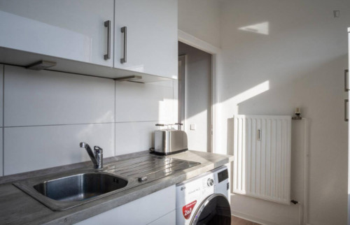 Wonderful and spacious double bedroom in 4-bedroom apartment  - Gallery -  5