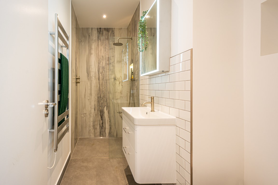 3 Bedrooms, 3 Bathrooms - 28