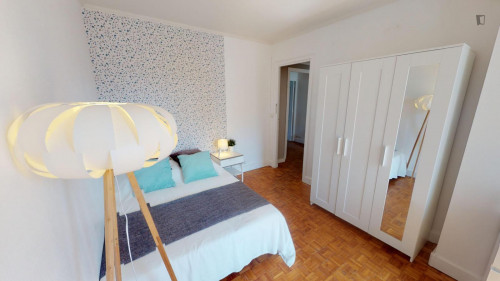 Lovely double bedroom in a student flat, in Prince–Marmottan