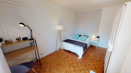Lovely double bedroom in a student flat, in Prince–Marmottan