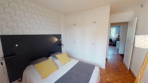 Appealing double bedroom in a student flat, in Prince–Marmottan