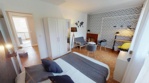 Beautiful double bedroom in a student flat, in Prince–Marmottan