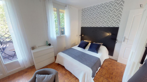 Beautiful double bedroom in a student flat, in Prince–Marmottan