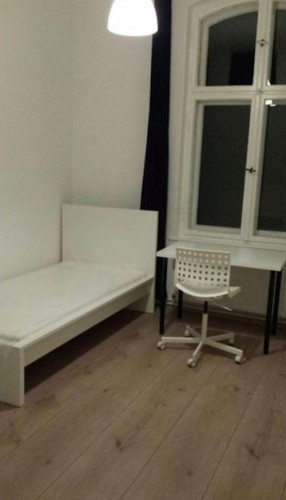 Cozy single bedroom in 6-bed apartment in Potsdam - Gallery - 12