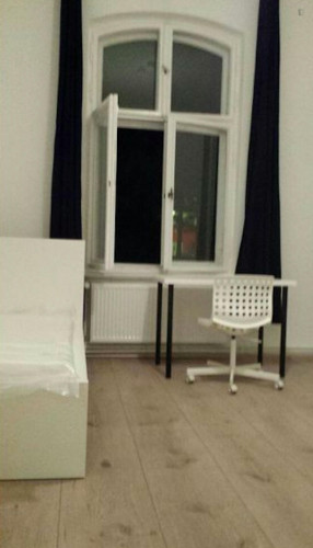 Cozy single bedroom in 6-bed apartment in Potsdam - Gallery - 13