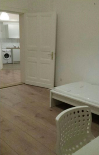 Cozy single bedroom in 6-bed apartment in Potsdam - Gallery - 16