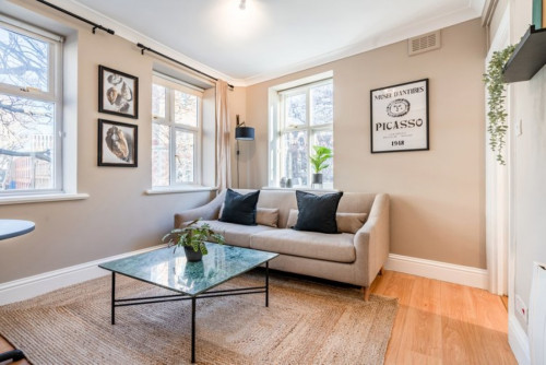 Endell Street  - Gallery -  2