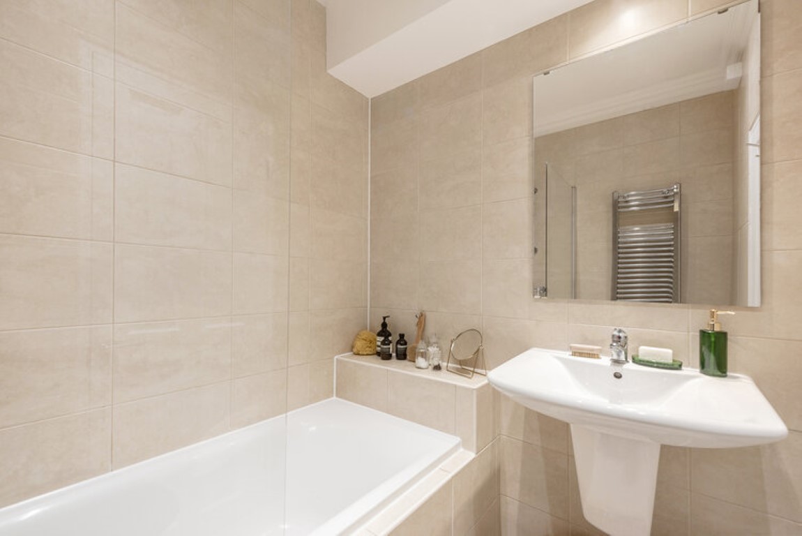 2 Bed Apartment, 1 Bathroom - 4
