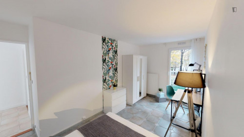 Lovely double bedroom near central Parc André Malraux