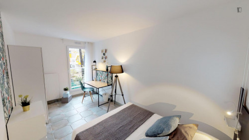 Lovely double bedroom near central Parc André Malraux