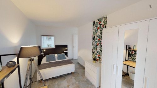 Lovely double bedroom near central Parc André Malraux