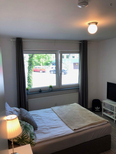Comfortable double bedroom in Stuttgart