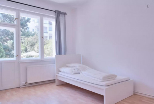 Cool single bedroom in a 3-bedroom apartment near U Grenzallee (Berlin) transport stop - Gallery - 18