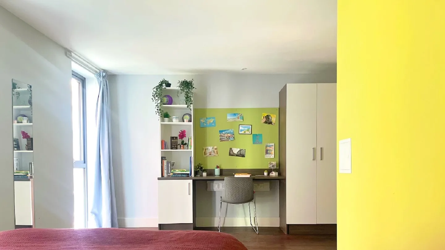 Ensuite With Wet Room - Kaplan Living Bournemouth - Gallery - 4