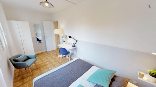 Cool double bedroom in a 4-bedroom apartment near Universidad de Toulouse I Capitole