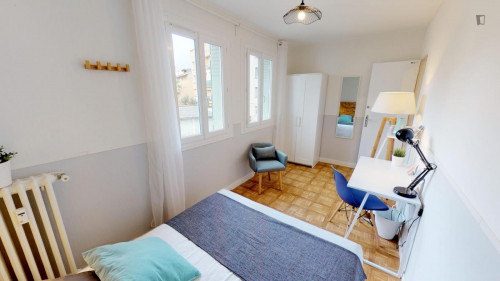 Cool double bedroom in a 4-bedroom apartment near Universidad de Toulouse I Capitole