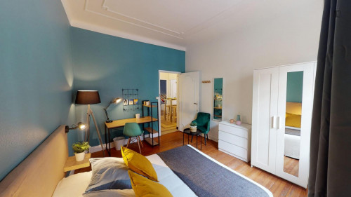 Bright double bedroom in a student flat in Dupuy