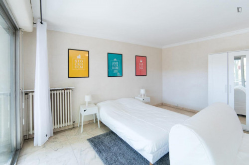 Gorgeous double bedroom with balcony in Compans