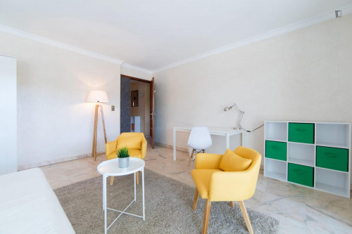 Gorgeous double bedroom with balcony in Compans - Gallery - 7