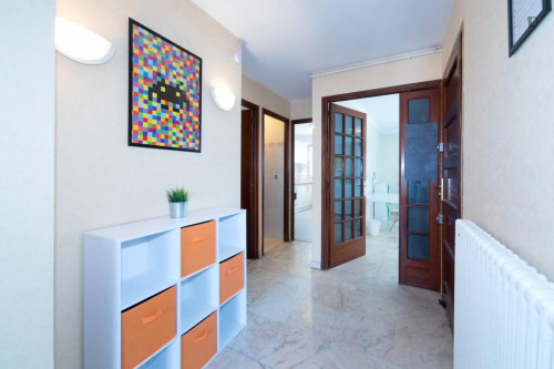 Gorgeous double bedroom with balcony in Compans - Gallery - 12