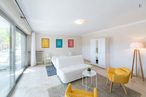 Gorgeous double bedroom with balcony in Compans