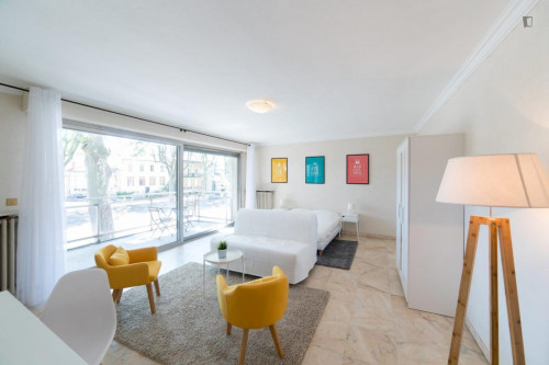 Gorgeous double bedroom with balcony in Compans