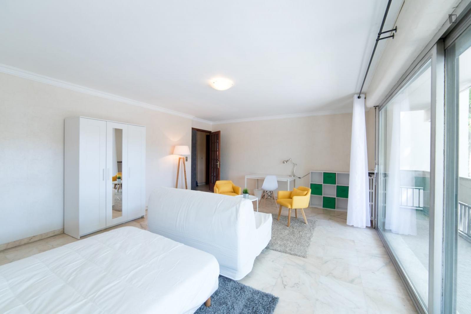 Gorgeous Double Bedroom With Balcony In Compans - 1