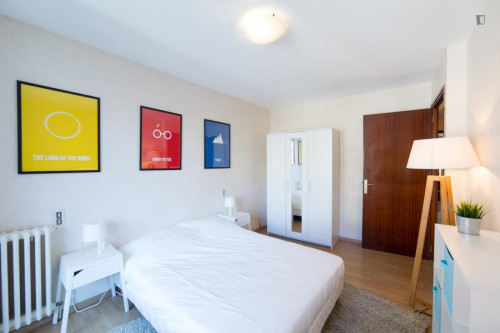 Tasteful double bedroom with balcony in Compans