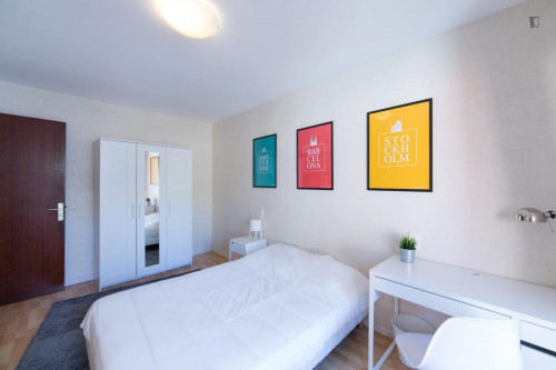 Delightful double bedroom in Compans