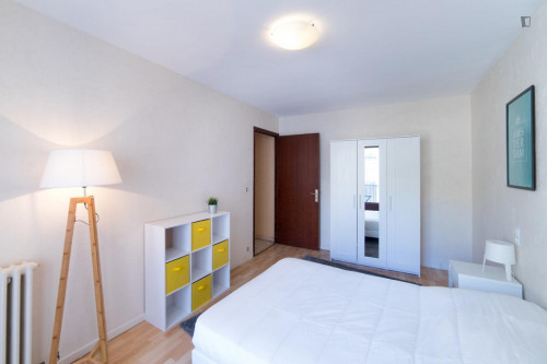 Delightful double bedroom in Compans