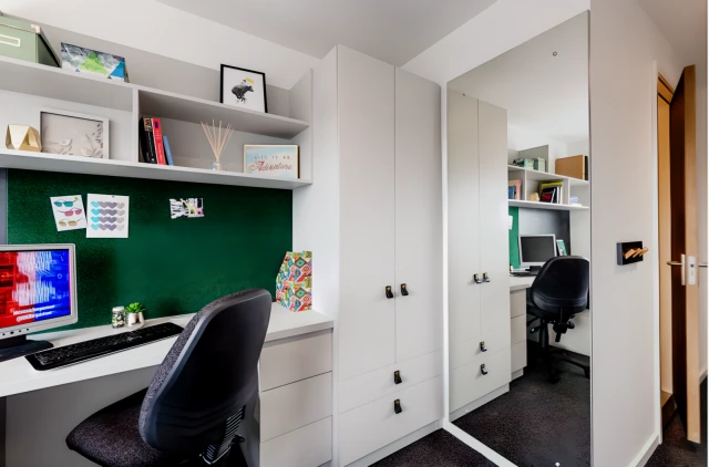  Shared Apartment Classic  -  West View  - Gallery -  1