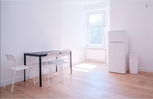 Beautiful room in 6-bedroom apartment in Wedding