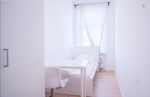 Beautiful room in 6-bedroom apartment in Wedding