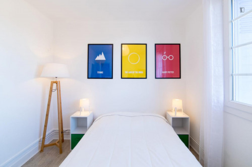 Luminous double bedroom in a 4-bedroom apartment near Saint Agne-SNCF transport station