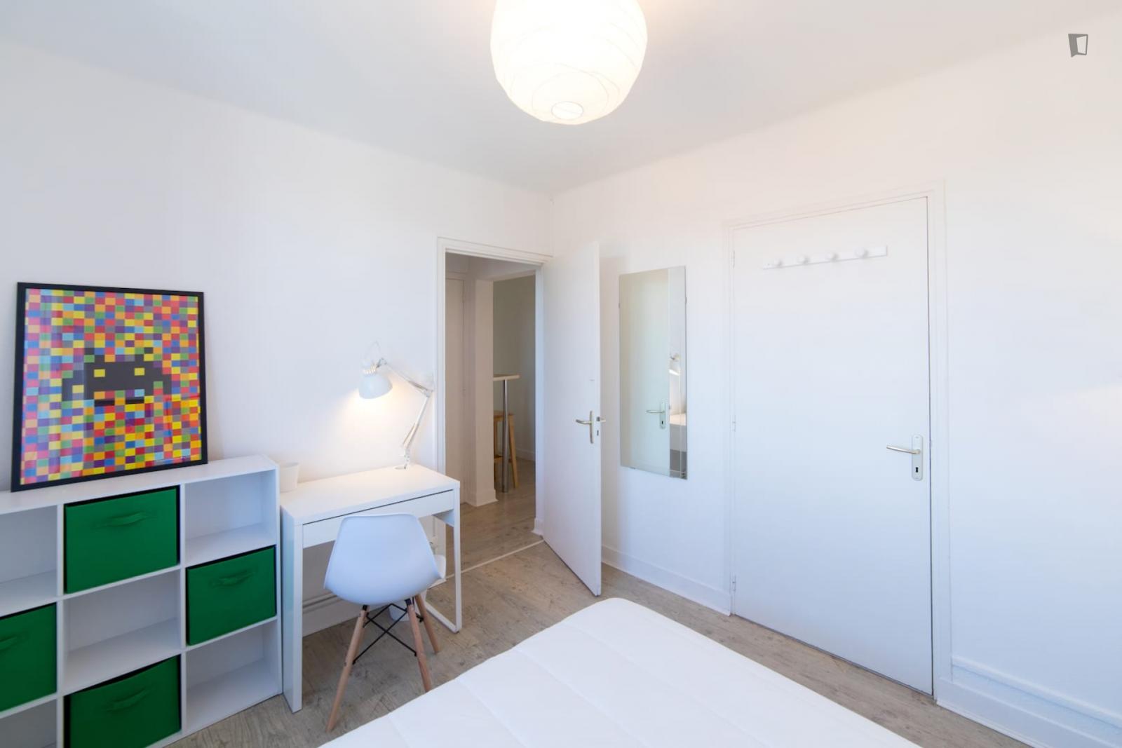  Luminous Double Bedroom In A 4-Bedroom Apartment Near Saint Agne-SNCF Transport Station  -  Luminous double bedroom in a 4-bedroom apartment near Saint Agne-SNCF transport station  - Gallery -  1
