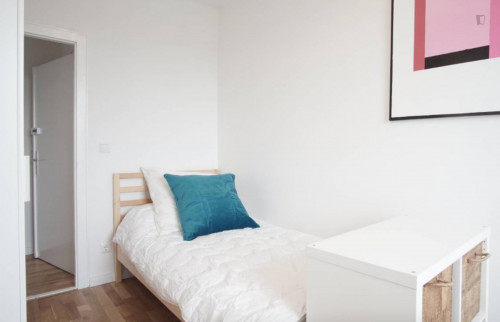 Bright single bedroom close to Deutsche Bahn train station